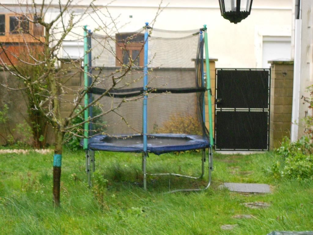L'Eclipse Saint-Nicolas-des-Motets Exterior foto